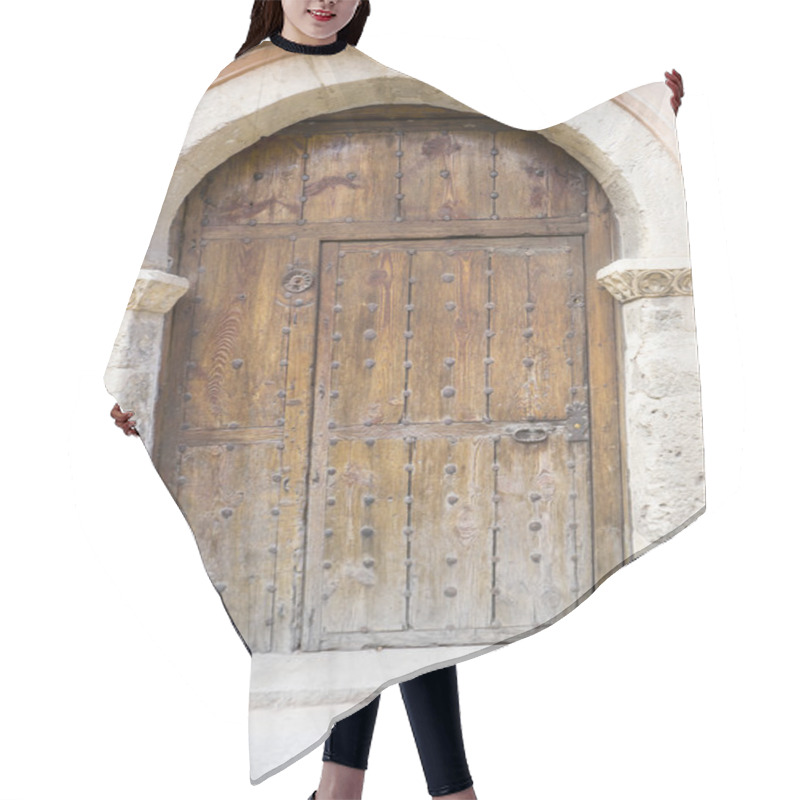 Personality  Old Wooden Entrance Hair Cutting Cape