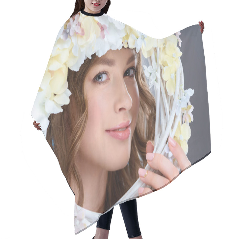 Personality  Attractive Young Woman Behind Floral Wreath Hair Cutting Cape