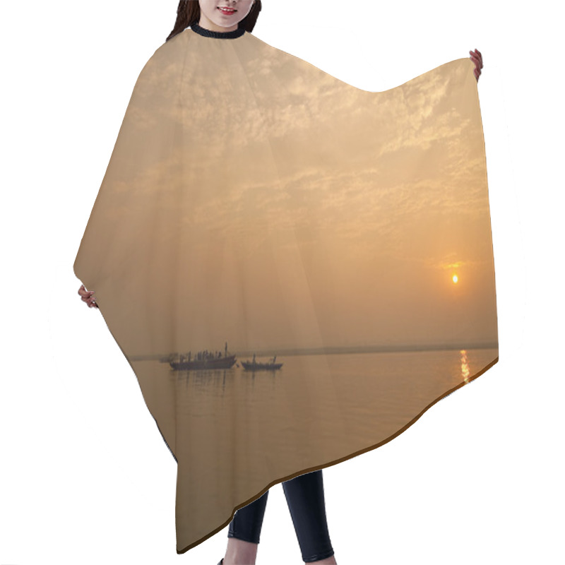 Personality  Ganges River Hair Cutting Cape