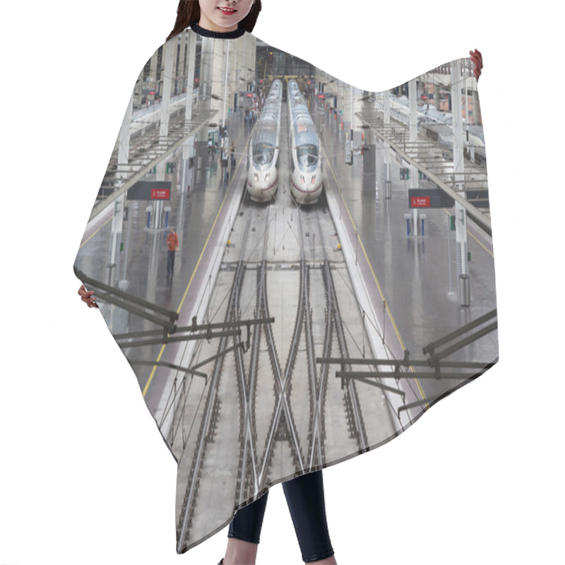 Personality  Atocha Station Hair Cutting Cape