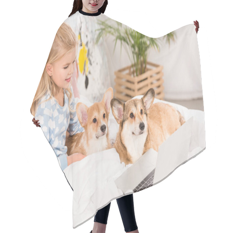 Personality  Adorable Child Lying In Bed With Corgi Dogs And Using Laptop At Home Hair Cutting Cape