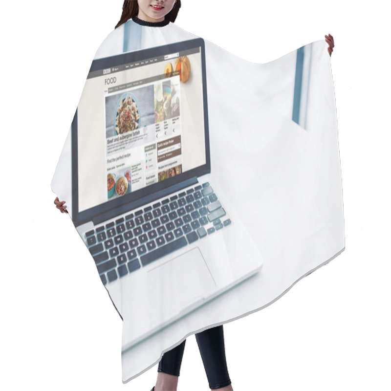 Personality  Laptop With Bbc Food Website Hair Cutting Cape