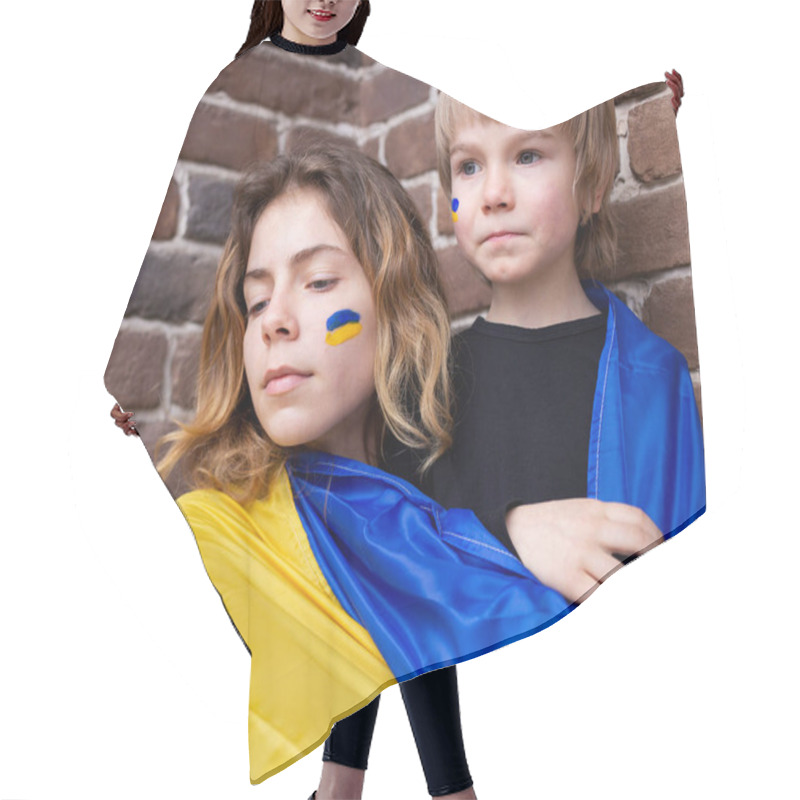 Personality  Little Boy And An Adult Girl, Brother And Sister, With A Blue And Yellow Ukrainian Flag. Family, Unity, Support, Care. Ukrainians Are Against The War. Stand With Ukraine. Hair Cutting Cape