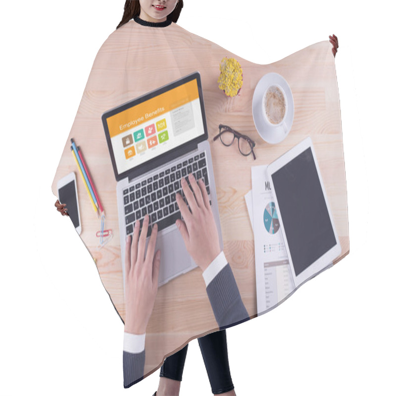 Personality  Businessman Working On Desk Hair Cutting Cape