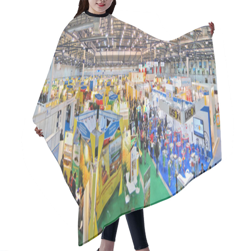 Personality  Panorama Of Exhibition Hair Cutting Cape