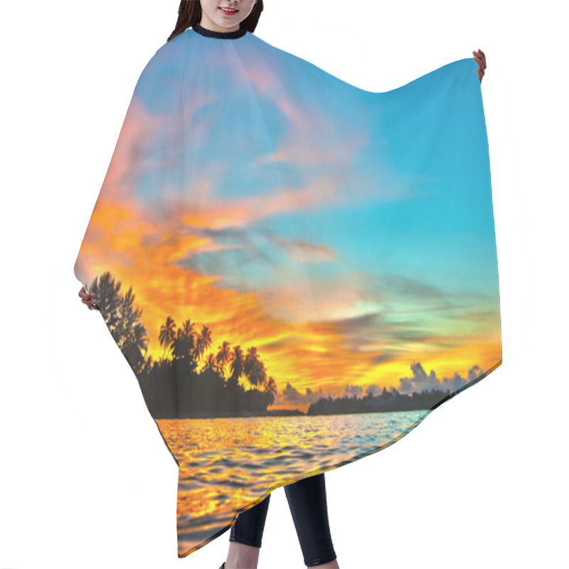 Personality  Beautiful Sunset. Indian Ocean. Maldives Hair Cutting Cape