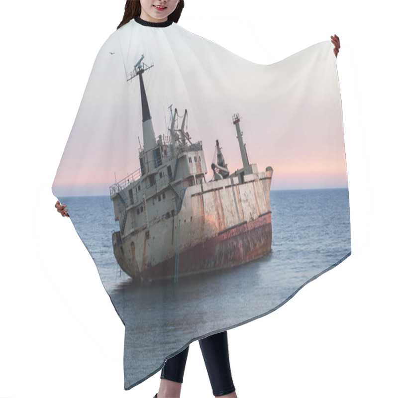 Personality  Sinking Ship Wreck Hair Cutting Cape