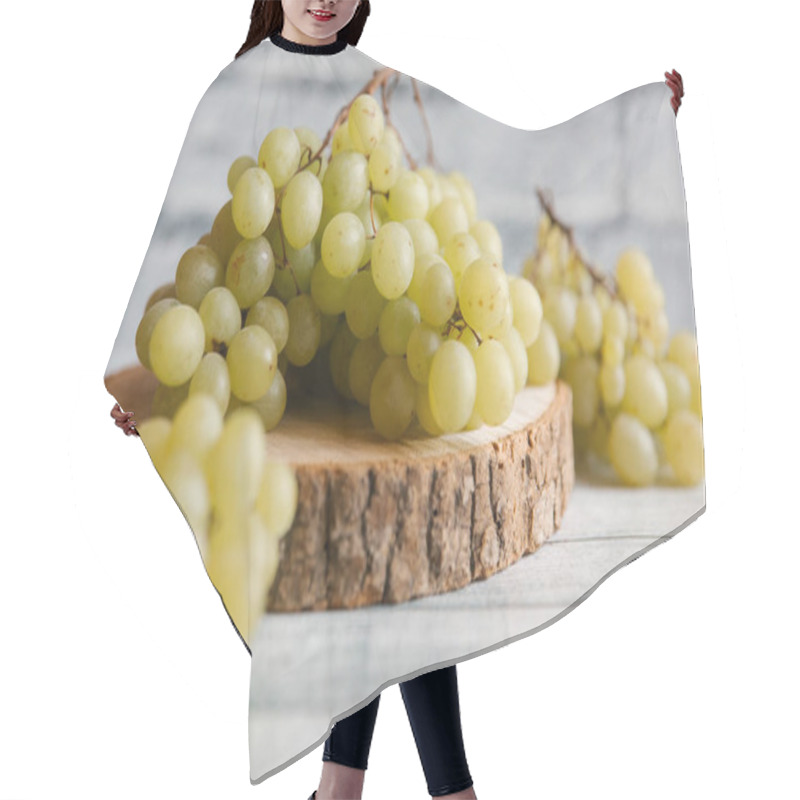 Personality  Bunches Of White Grapes Hair Cutting Cape