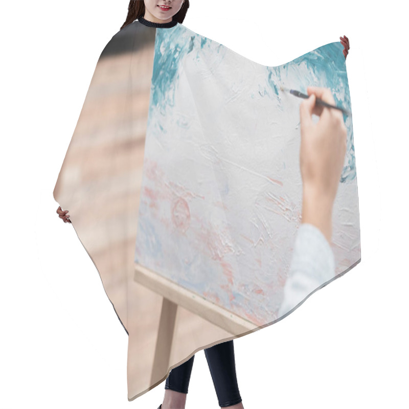 Personality  Blurred Muslim Woman Drawing Picture On Canvas At Home Hair Cutting Cape