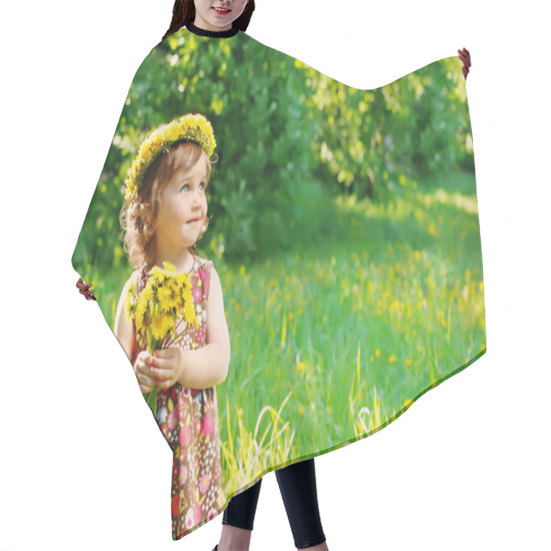 Personality  Girl With Floral Head Wreath Hair Cutting Cape