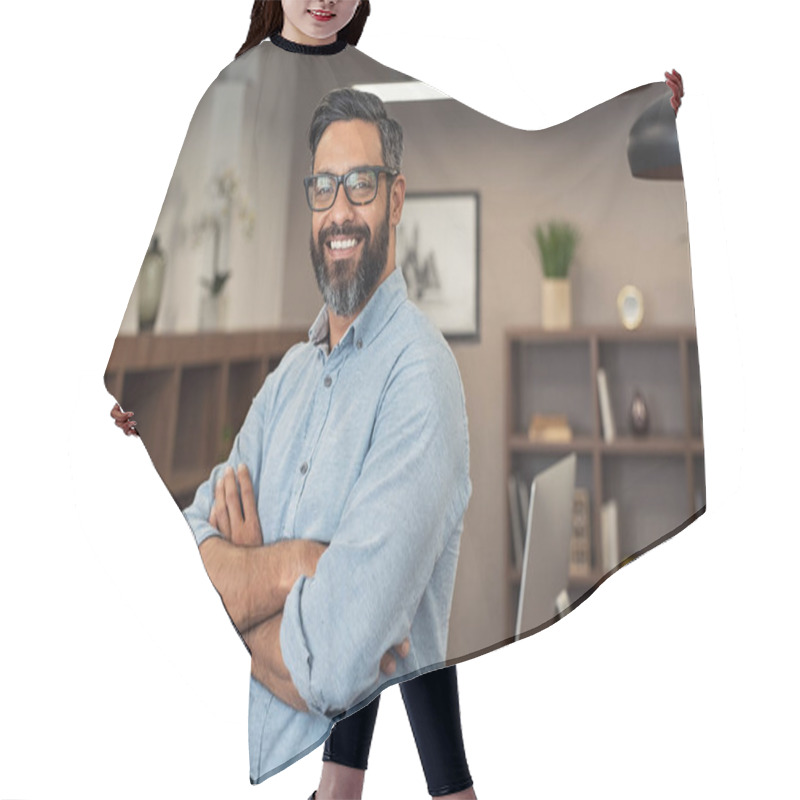 Personality  Portrait Of Happy Mature Businessman Wearing Spectacles And Looking At Camera. Multiethnic Satisfied Man With Beard And Eyeglasses Feeling Confident At Office. Successful Middle Eastern Business Man Smiling In A Creative Office. Hair Cutting Cape