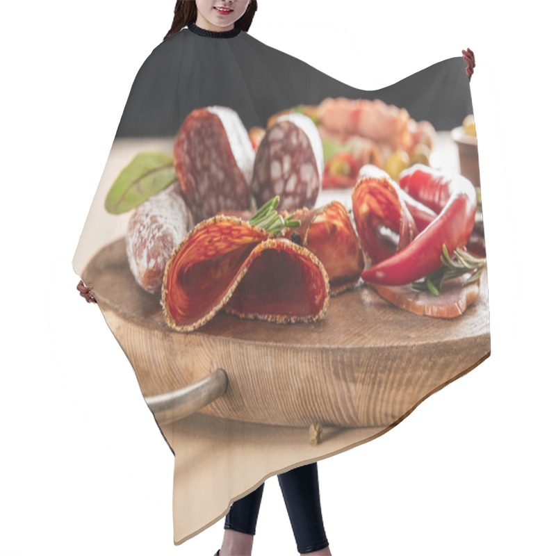 Personality  Delicious Meat Platters Served With Rosemary And Chili Pepper On Wooden Board On Beige Background Hair Cutting Cape