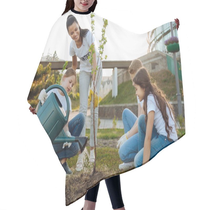 Personality  Attentive Little Girl Pouring Young Tree Hair Cutting Cape