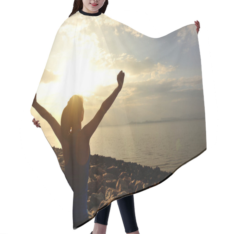 Personality  Woman Open Arms Under The Sunrise At Sea Hair Cutting Cape