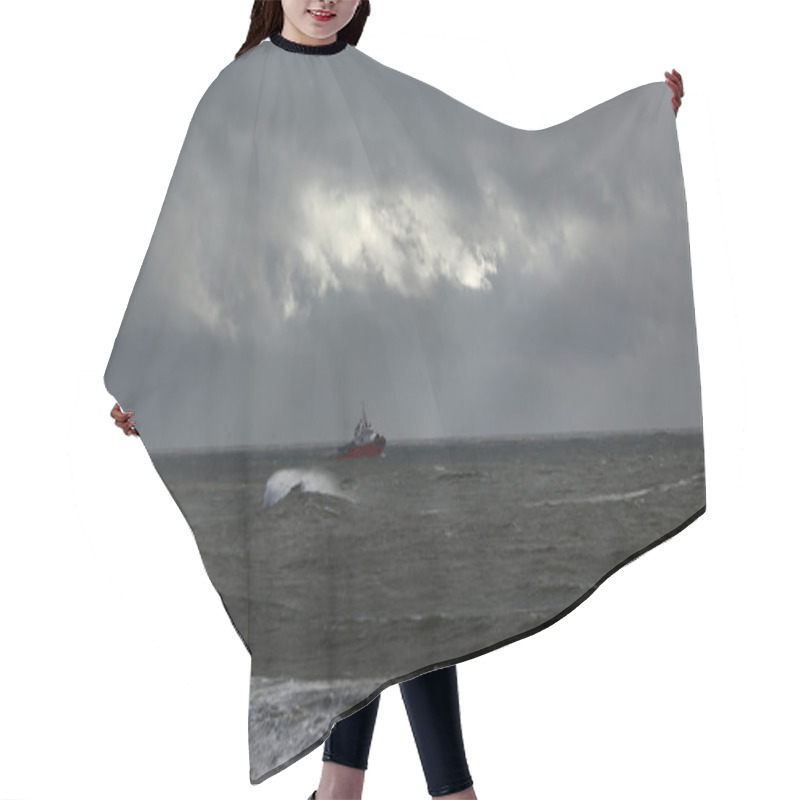 Personality  Tugboat Hair Cutting Cape