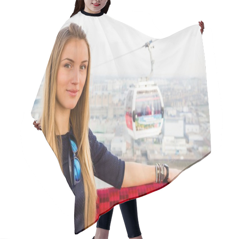 Personality  Beautiful Girl Sitting In A Emirates Cable Car Over River Thames In London Hair Cutting Cape