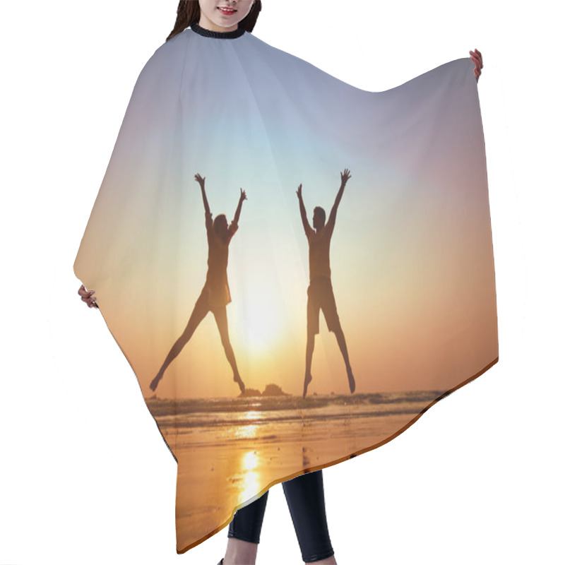 Personality  Couple Jumping On  The Beach Hair Cutting Cape