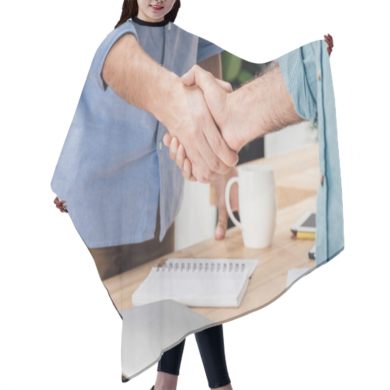 Personality  Businessmen Shaking Hands Hair Cutting Cape