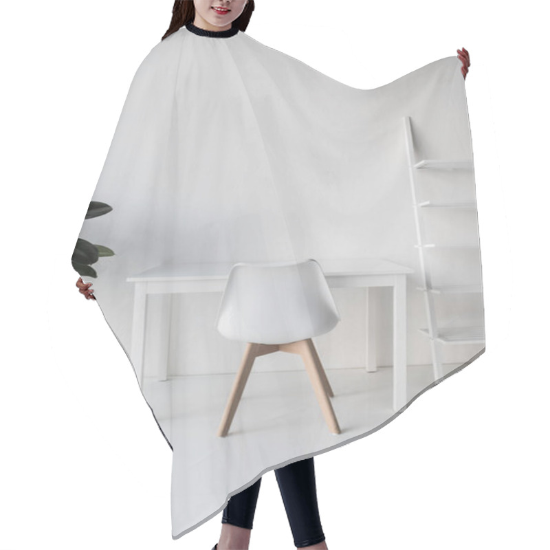 Personality  Stylish White Workplace Hair Cutting Cape