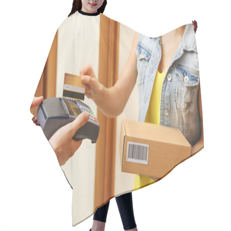 Personality  Woman Paying For Parcel  Hair Cutting Cape