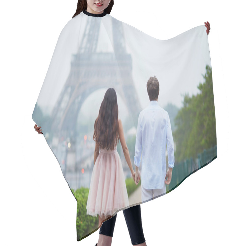 Personality  Romantic Couple Together In Paris Hair Cutting Cape