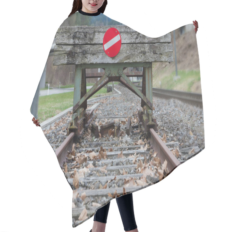 Personality  Wooden Buffer Stop Concept Hair Cutting Cape