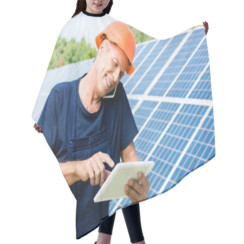 Personality  Handsome Engineer In T-shirt And Orange Hardhat Smiling And Talking On Smartphone  Hair Cutting Cape