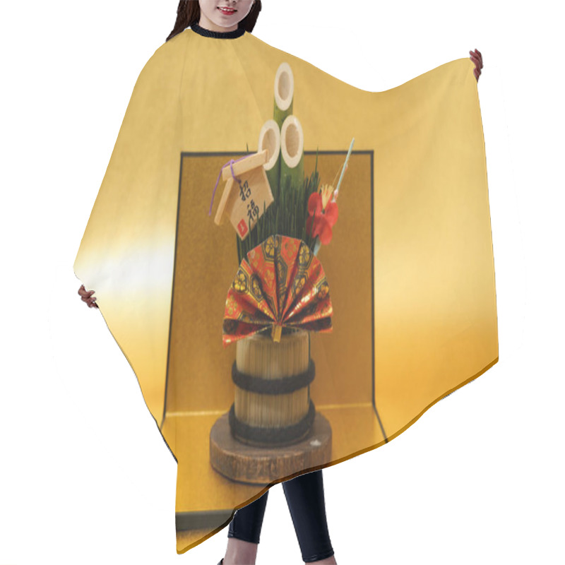 Personality  Kadomatsu And Gold Folding Screen Of The Image (New Years Card Materials And New Year Material) Hair Cutting Cape