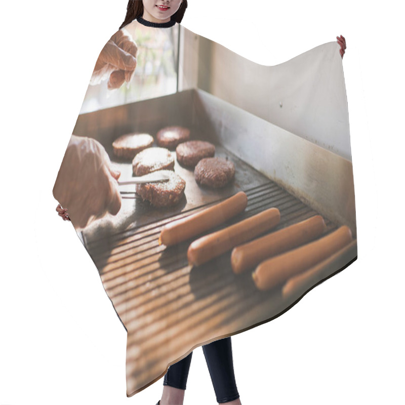 Personality  Cropped Image Of Chef Preparing Meat For Burgers In Food Truck Hair Cutting Cape