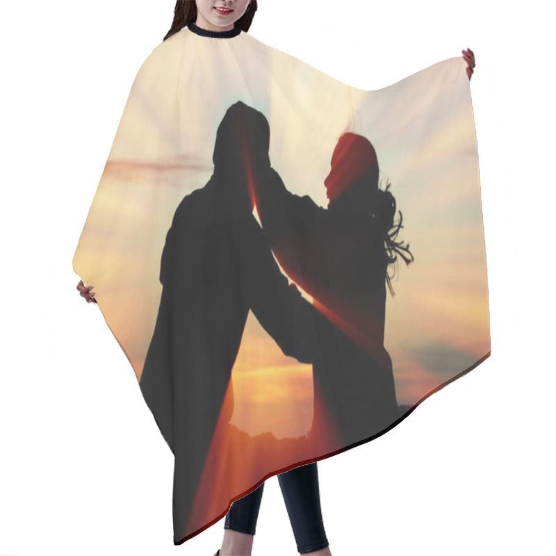 Personality  Hug Sunset Hair Cutting Cape