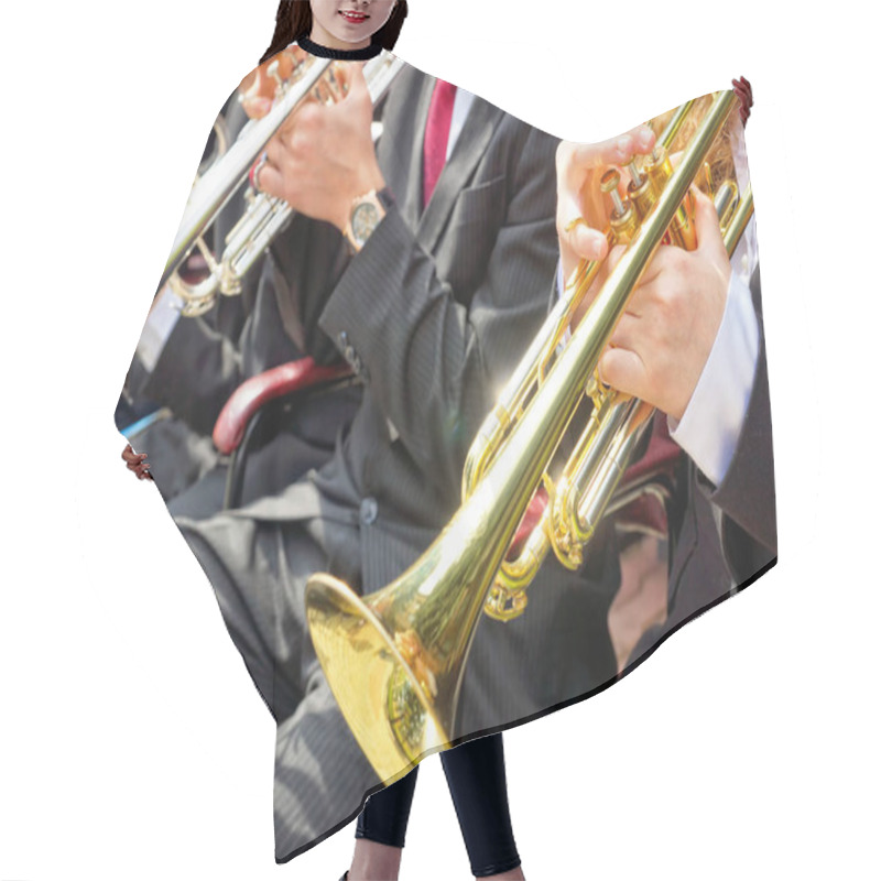 Personality   Musicians Play Wind Instruments Hair Cutting Cape