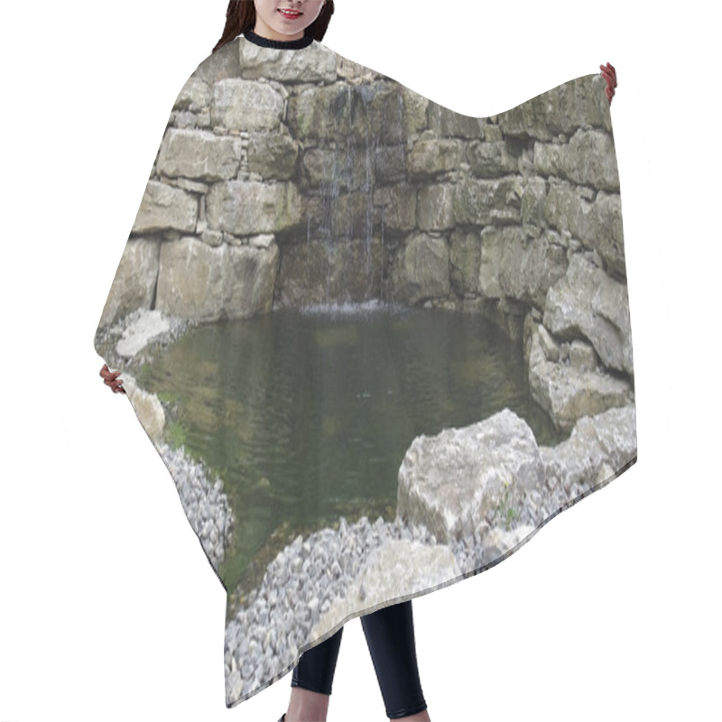 Personality  Stone Wall And Pond Detail Hair Cutting Cape