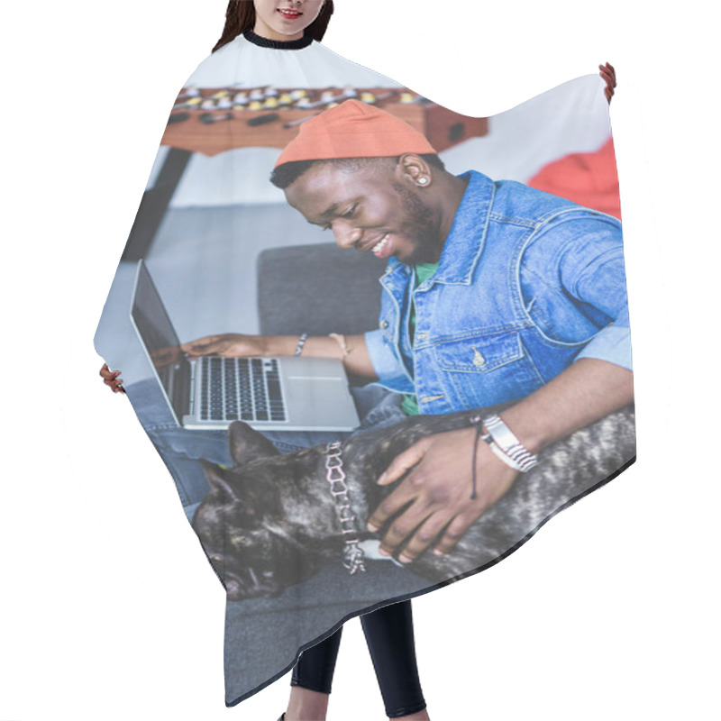 Personality  Handsome African American Man Sitting On Sofa With Laptop And Stroking French Bulldog Hair Cutting Cape