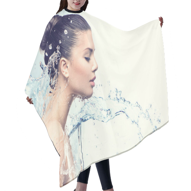 Personality  Woman With Splashes Of Water Hair Cutting Cape