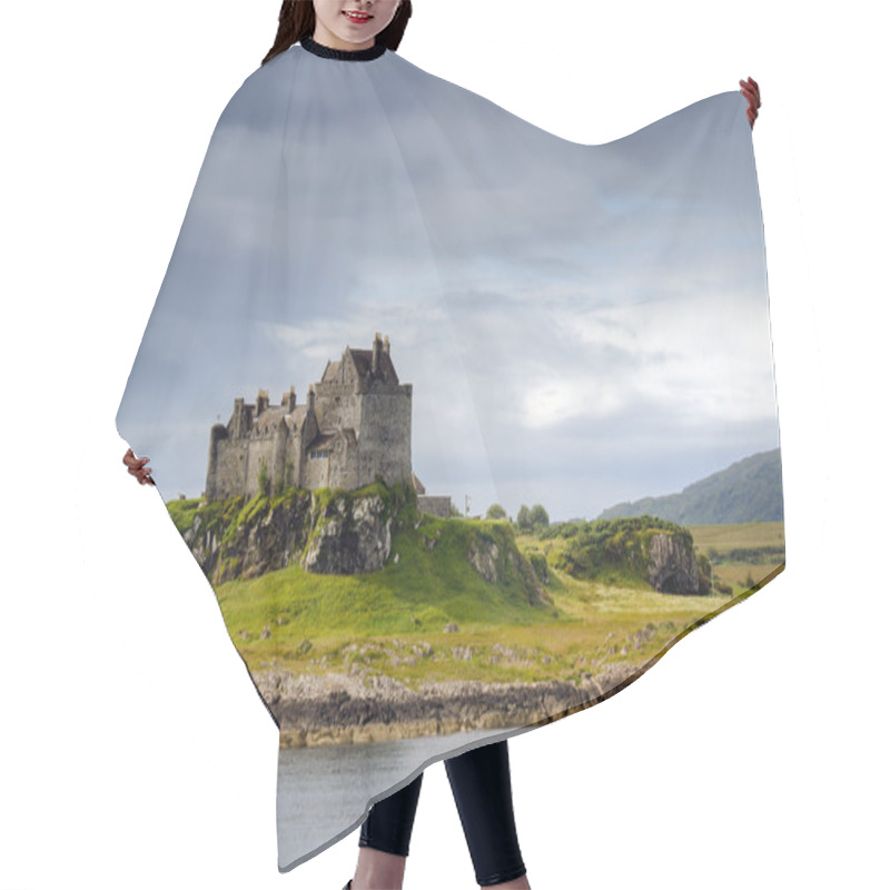 Personality  Duart Castle Sunny Hair Cutting Cape