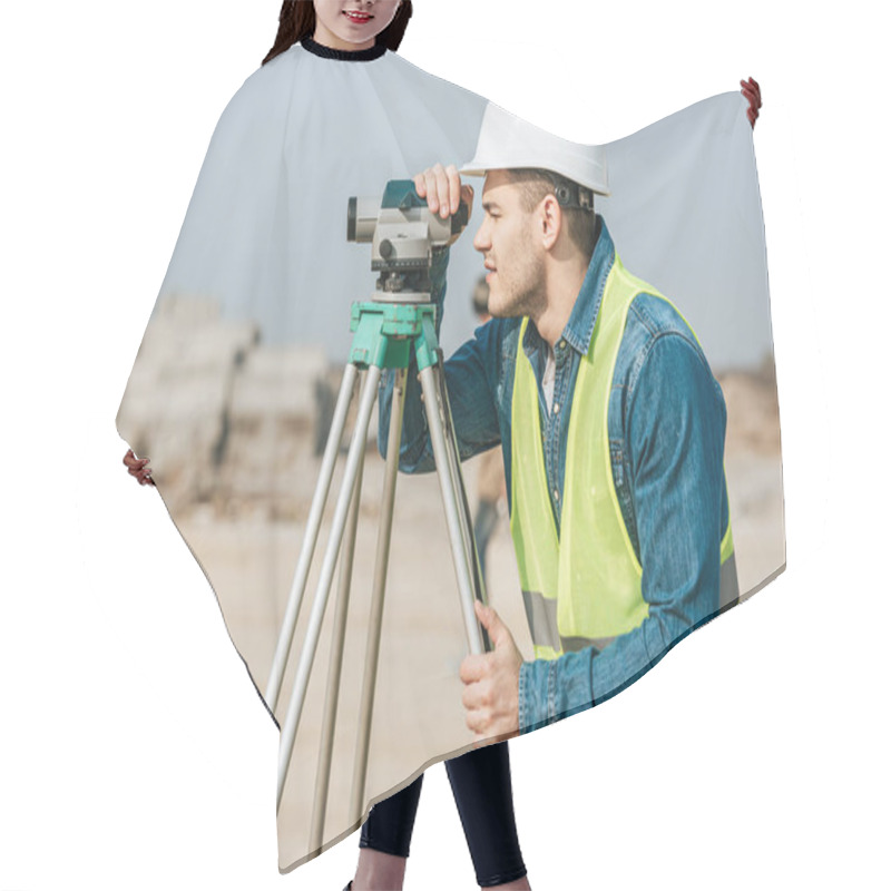 Personality  Side View Of Surveyor In Hardhat Looking Throughout Digital Level On Construction Site Hair Cutting Cape