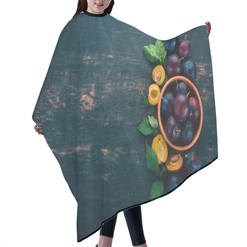 Personality  Fresh Plums With Leaves. Fruits. On A Black Wooden Background. Top View. Free Space For Your Text. Hair Cutting Cape