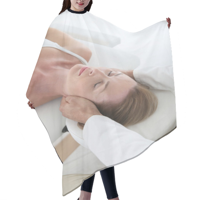 Personality  Chiropractor Touching  Head Hair Cutting Cape