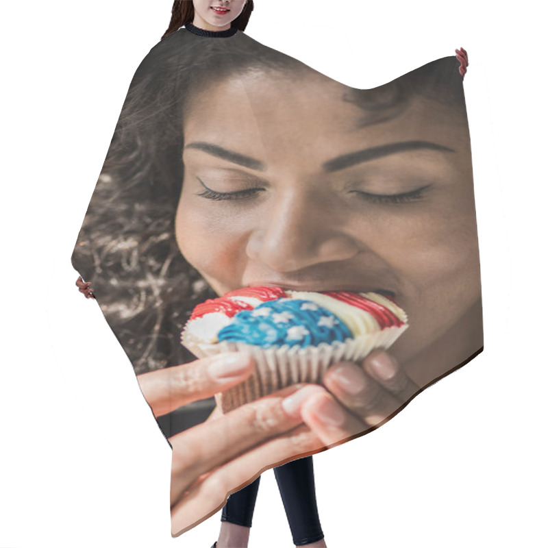 Personality  American Girl Bite Cupcake Hair Cutting Cape