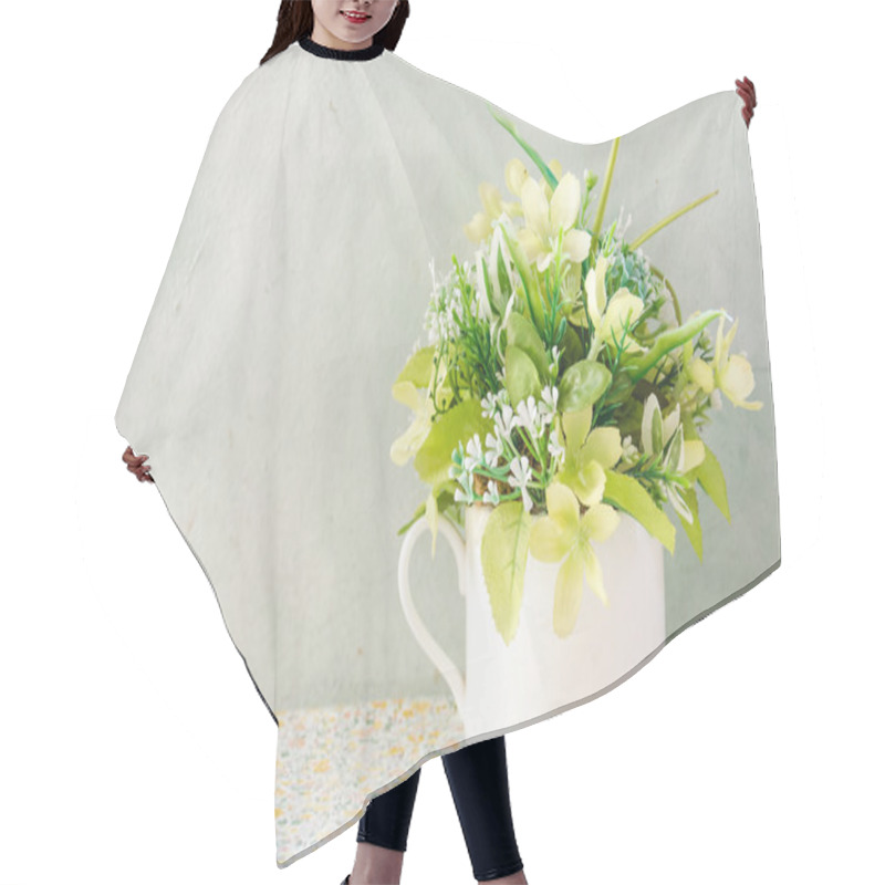 Personality  Bouquet Flower In Vase Hair Cutting Cape