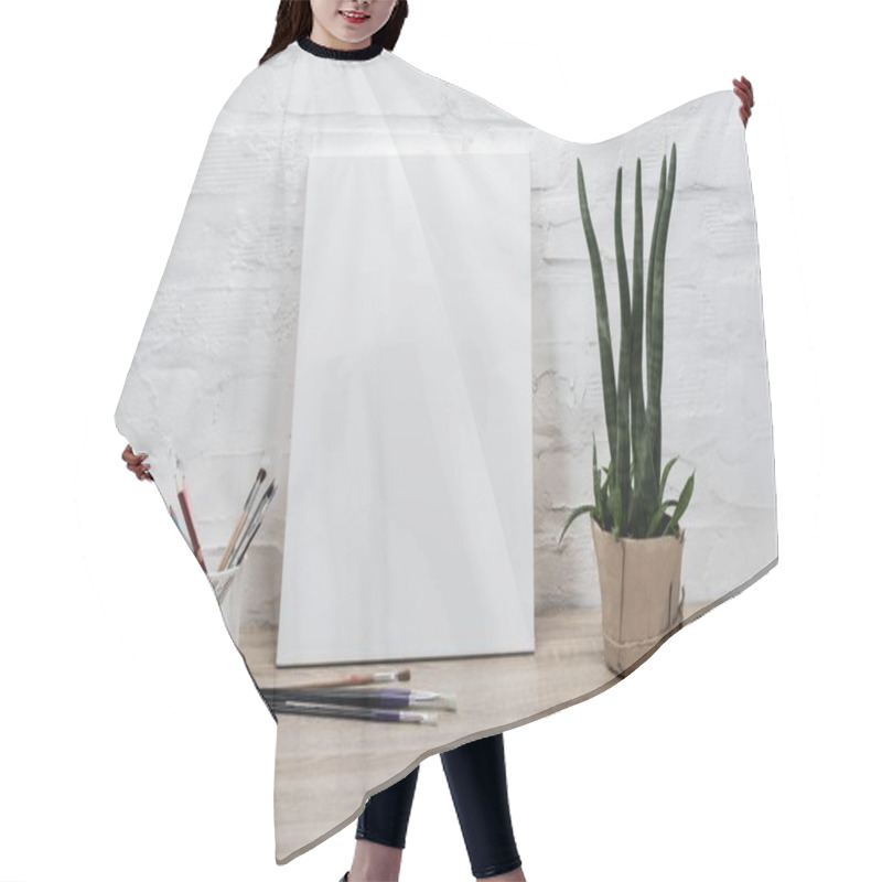 Personality  Empty Drawing Easel On Table Hair Cutting Cape