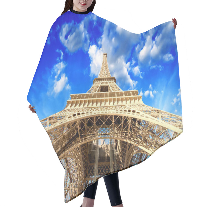 Personality  Paris. Powerful Structure Of Magnificent Eiffel Tower At Sunset Hair Cutting Cape