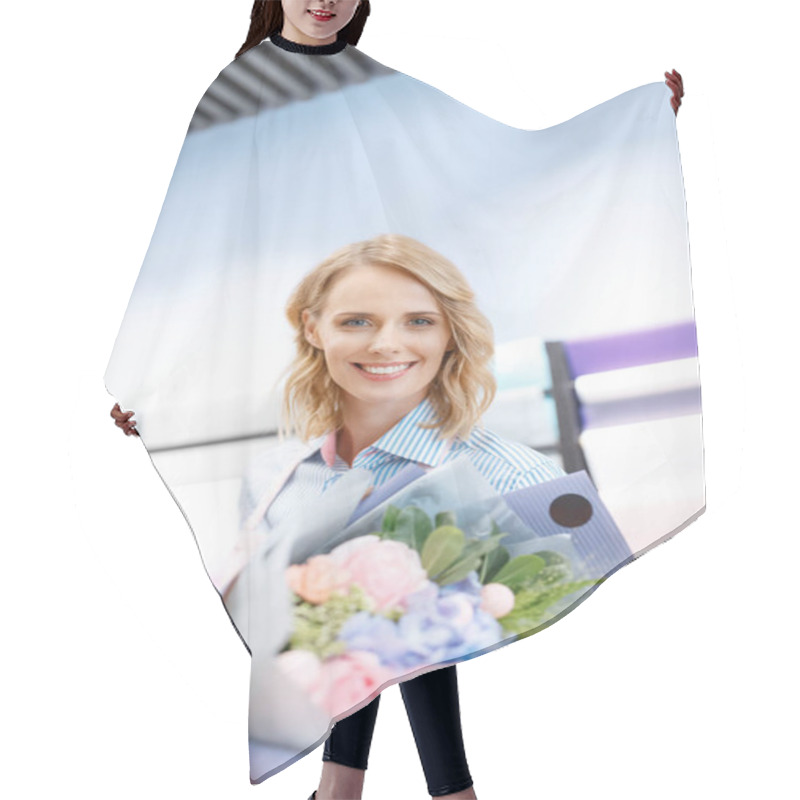 Personality  Florist Arranging Bouquet Hair Cutting Cape