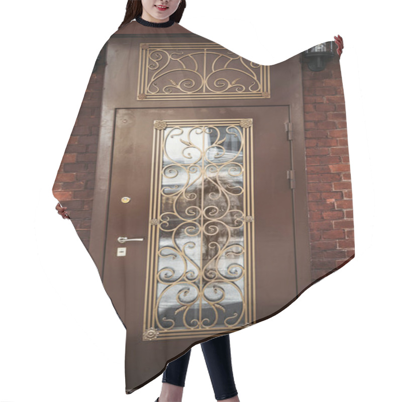 Personality  Old Wooden Door Hair Cutting Cape