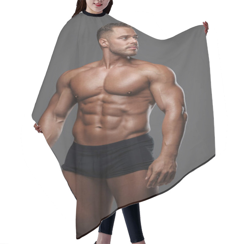 Personality  Portrait Of Strong Man Bodybuilder With Perfect Body Hair Cutting Cape