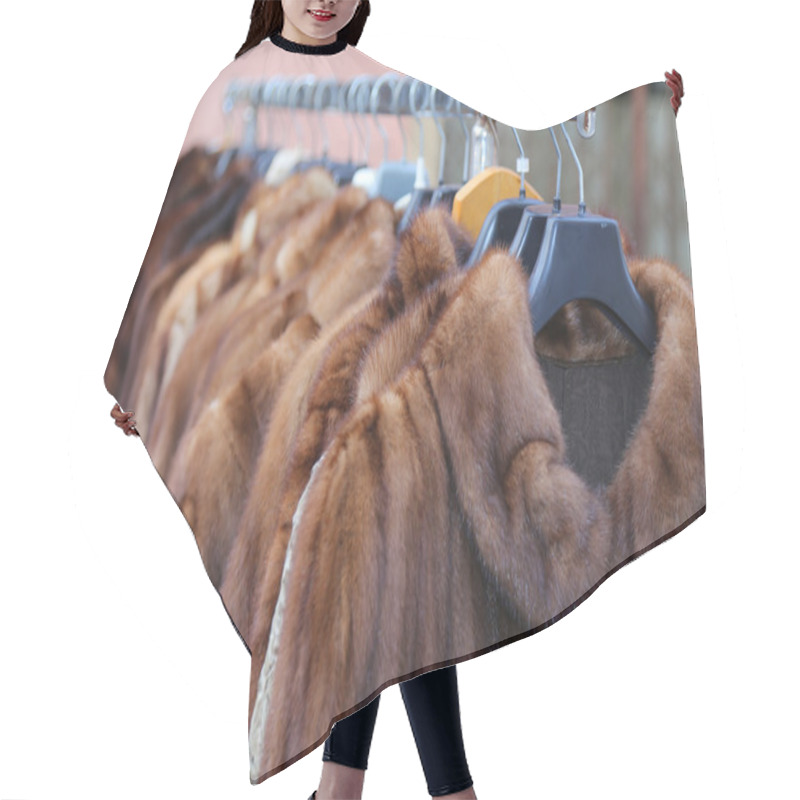 Personality  Fur Coat For Sale In The Flea Market Hair Cutting Cape