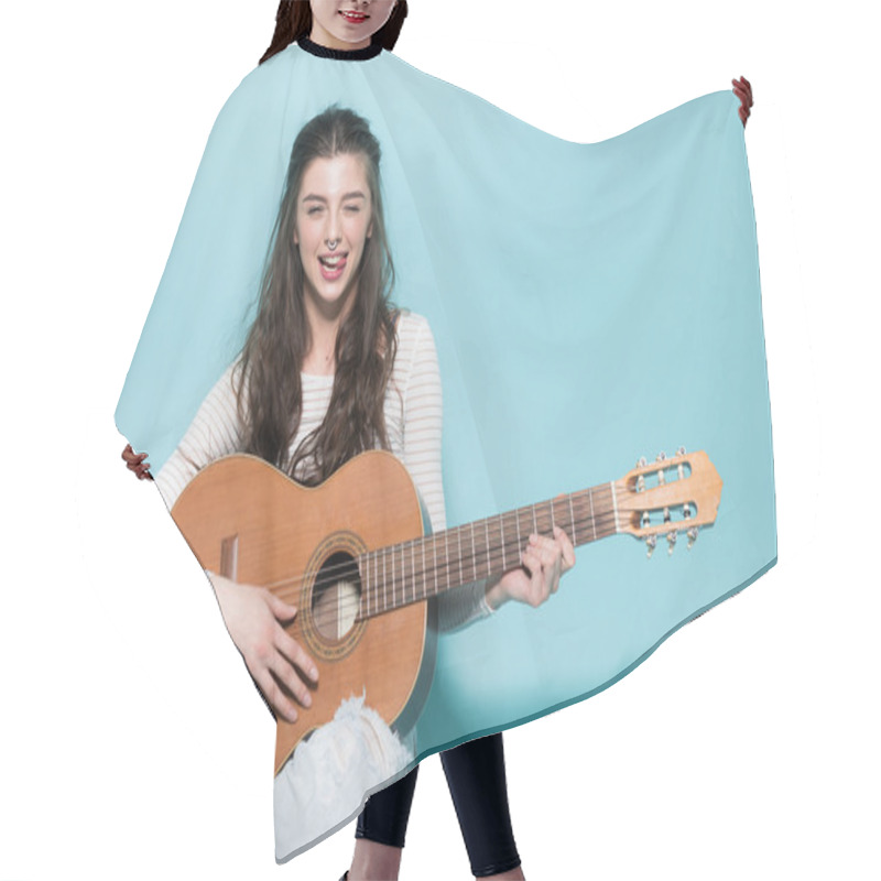 Personality  Beautiful Young Girl Posing With Guitar Hair Cutting Cape