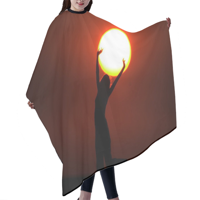 Personality  Sun In The Hands Hair Cutting Cape