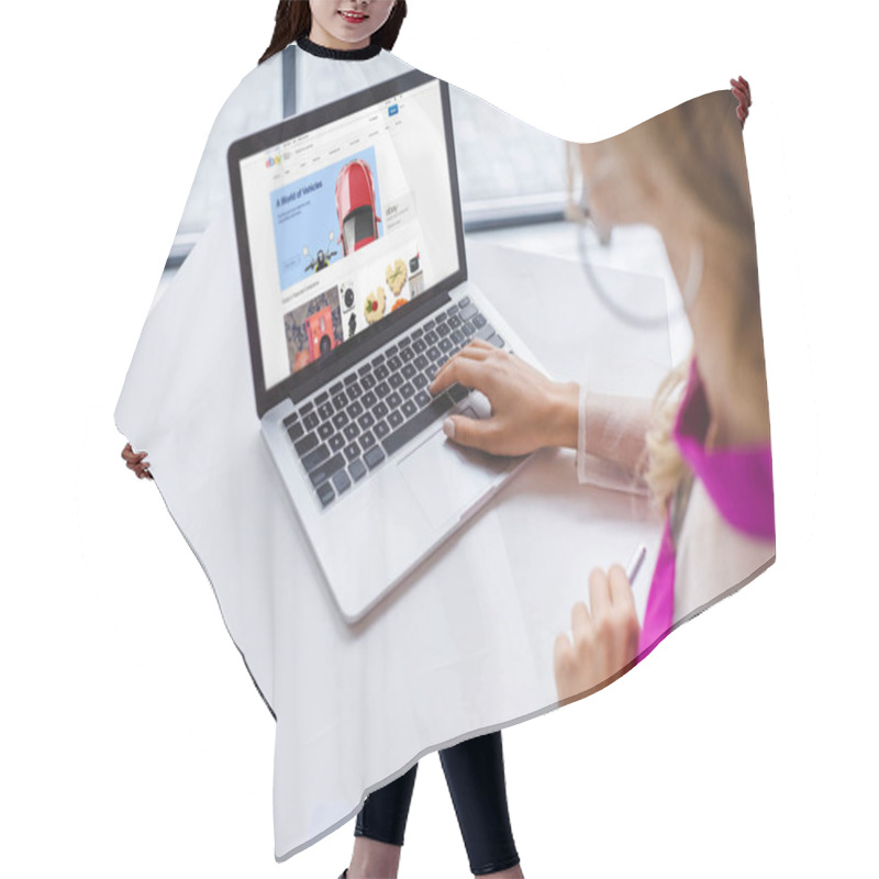 Personality  Woman Using Laptop With Ebay Hair Cutting Cape