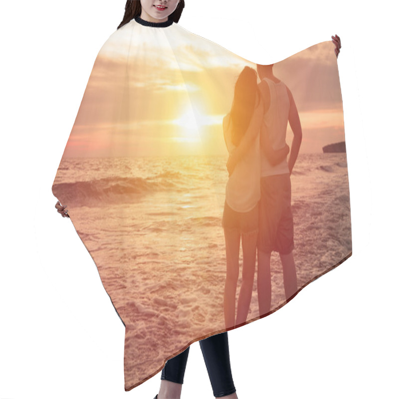 Personality  Young Couple Watching Sunset On The Beach Hair Cutting Cape